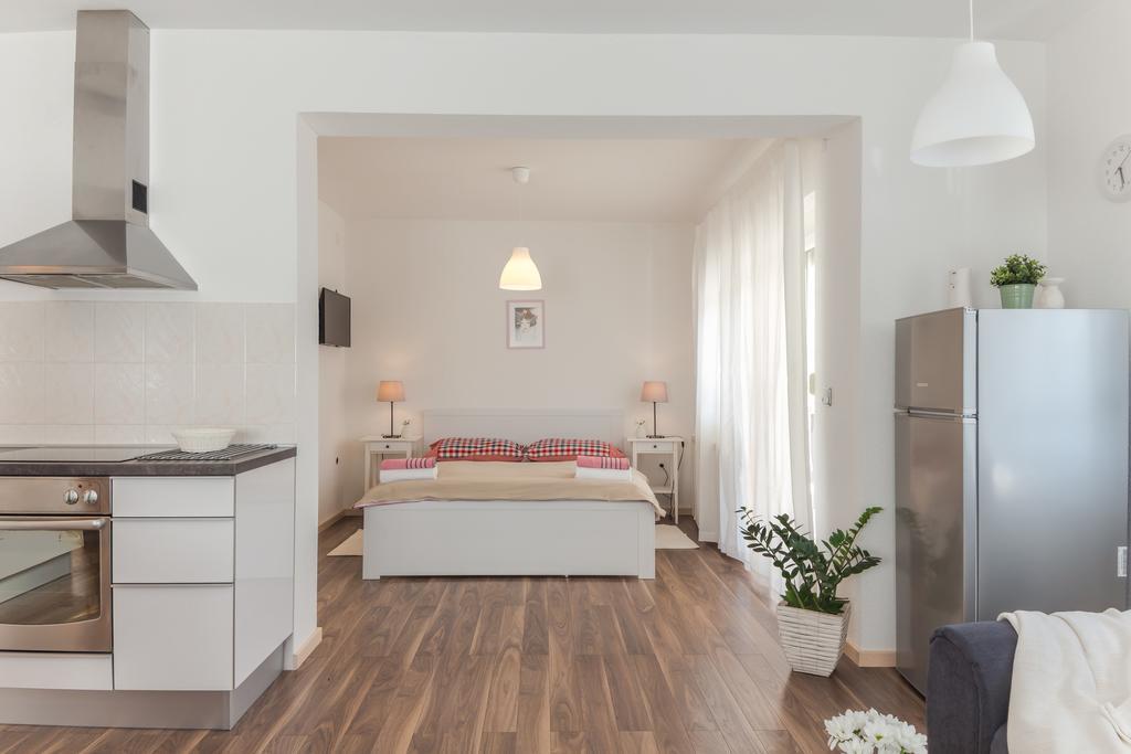 Apartments Nika Слунь Екстер'єр фото